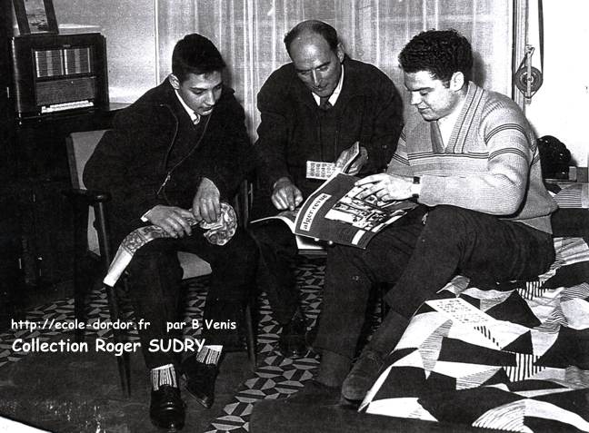 A droite, Daniel MIGLIORINI, élève de Dordor, nouveau vainqueur de l'épreuve en 1957...mr. COULON et Roger SUDRY, gagnant du challenge en 1956..
